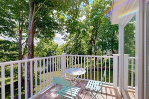 Property grounds - Beautiful home with Ping-Pong, fast WiFi & W/D - walk to dining (Wiscasset)