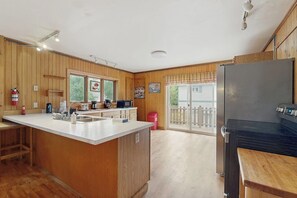 Interior - Cute cottage with fast WiFi & full kitchen - 1 mile to downtown & next to Acadia (Bar Harbor)