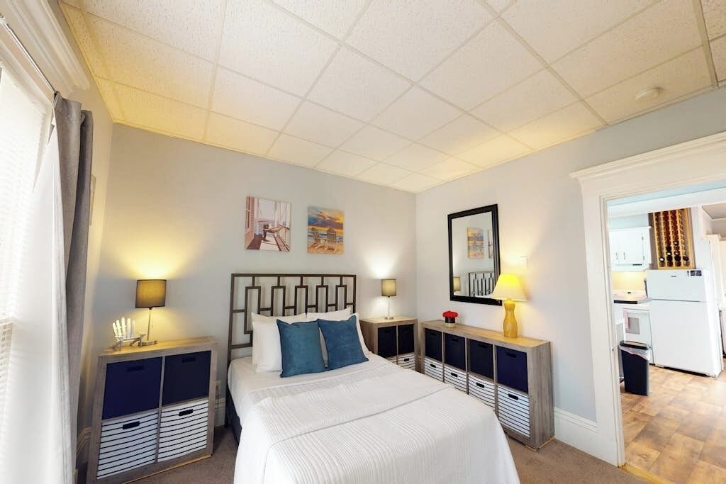 Iron/ironing board, free WiFi, bed sheets