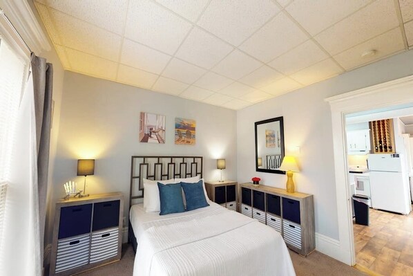 Iron/ironing board, free WiFi, bed sheets - Charming upstairs duplex with fast WiFi, partial AC, & walkable location (Bucksport)