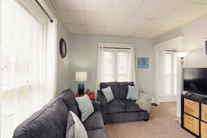 TV - Charming upstairs duplex with fast WiFi, partial AC, & walkable location (Bucksport)