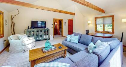 Dog-friendly beach house with WiFi, private washer/dryer, deck, beautiful views