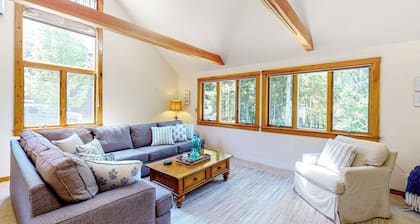 Dog-friendly beach house with WiFi, private washer/dryer, deck, beautiful views