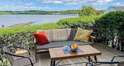 Sweeping Sheepscot River views in newly renovated 200 year old Wiscasset home