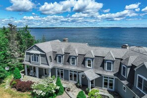 Exterior - Spectacular oceanfront retreat with amazing views, sunroom & washer/dryer (Georgetown)