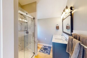 Shower, hair dryer, towels