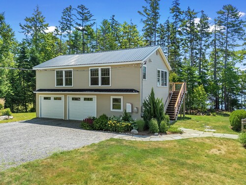 La Vita Semplice- Newly-built waterfront home with fast WiFi, furnished deck, & washer/dryer