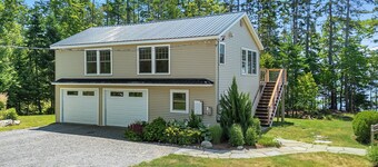 La Vita Semplice- Newly-built waterfront home with fast WiFi, furnished deck, & washer/dryer
