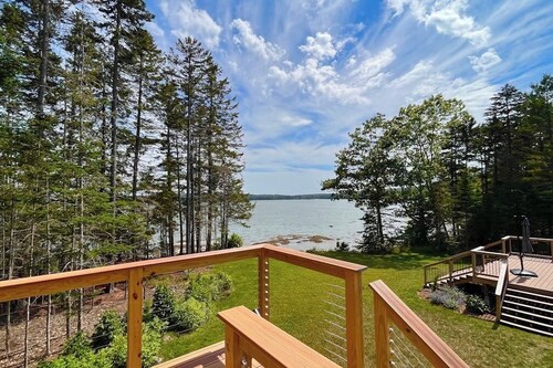 Newly-built waterfront home with fast WiFi, furnished deck, & washer/dryer