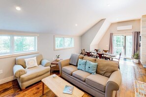 TV - Contemporary home with woodstove, firepit, 2 kitchens & fast WiFi- walk to beach (Lamoine)