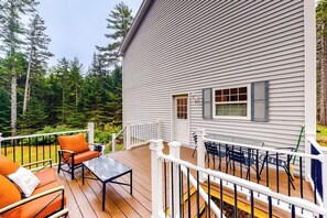 Terrace/patio - Idyllic waterfront home with furnished deck, grill, sweeping views & private W/D (Waldoboro)