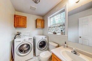 Shower, hair dryer, towels - Idyllic waterfront home with furnished deck, grill, sweeping views & private W/D (Waldoboro)
