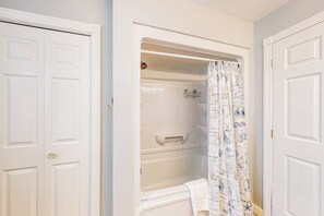 Shower, hair dryer, towels - Idyllic waterfront home with furnished deck, grill, sweeping views & private W/D (Waldoboro)