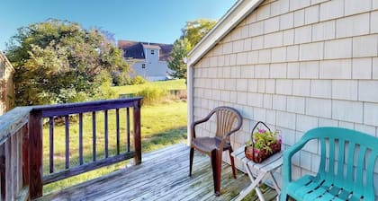 Comfortable home near the beach - dog-friendly - full kitchen & washer/dryer