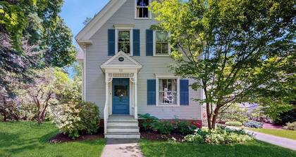 Historic Victorian home - walk downtown, office, dog-friendly & washer/dryer