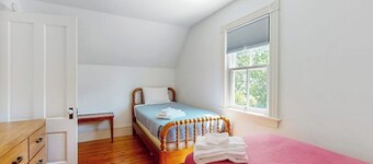 Parker House: Historic home - walk downtown, dog-friendly & washer/dryer