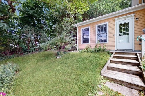 Cozy apartment with harbor view - full kitchen & washer/dryer - walk to water