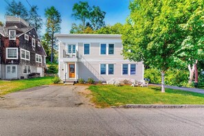 Exterior - Waterfront Duplex, walkable, harbor views, AC, dog friendly (Camden)