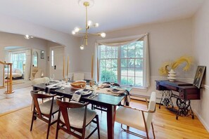 Interior - Woodland home with screened porch, 2 living rooms - near historic waterfront (Bath)