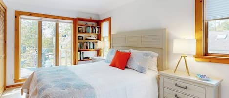Escritorio, tabla de planchar con plancha, wifi gratis y ropa de cama