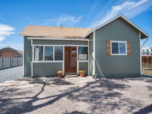 Exterior - WALK TO EVERYTHING, REMODELED, BEAUTIFUL NEIGHBORHOOD, LARGE YARD, AND FENCED! (Williams)