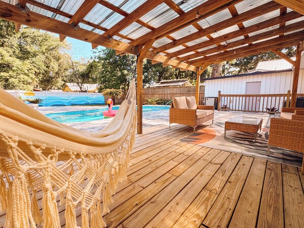 Outdoor pool, a heated pool - Pool - Fire Pit - Game Room - Close to Downtown - Hammock (St. Augustine)