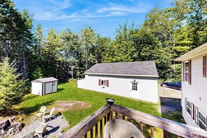 Property grounds - Charming cottage near the beach with balcony, deck, grill, fireplace - dogs OK (Georgetown)
