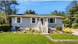 Unclassified image, 4 of 23, button - Charming cottage near the beach with balcony, deck, grill, fireplace - dogs OK (Georgetown)