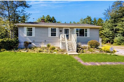 Charming cottage near the beach with balcony, deck, grill, fireplace - dogs OK
