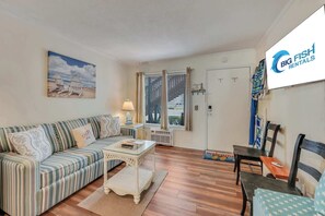 TV - Ocean  Breeze Retreat Just  Minutes from the Shore (North Myrtle Beach)