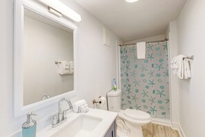 Bathroom - Oceanfront, dog-friendly condo with Boothbay Harbor views & prime location (Boothbay Harbor)