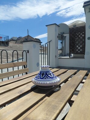 Outdoor dining - "Acquamarina House" The terrace in the heart of downtown Genoa (Genova)