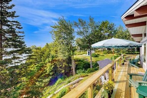Terrace/patio - Stunning artist's retreat with ocean view & amazing deck, near Reid State Park (Georgetown)