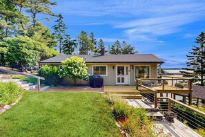 Terrace/patio - Stunning artist's retreat with ocean view & amazing deck, near Reid State Park (Georgetown)