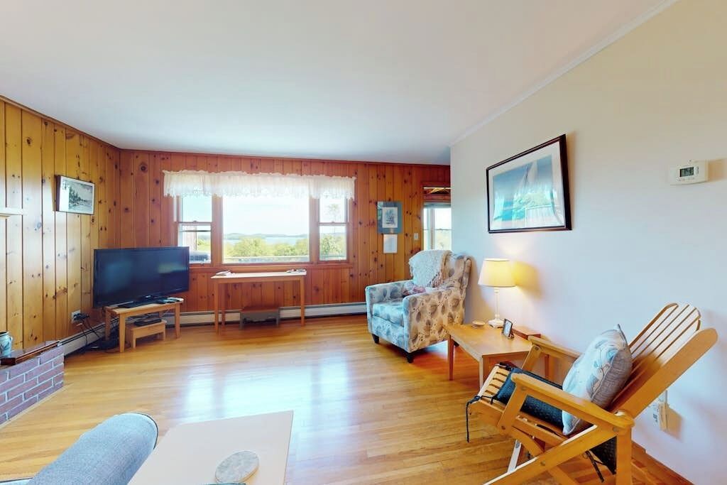 TV, DVD player, books