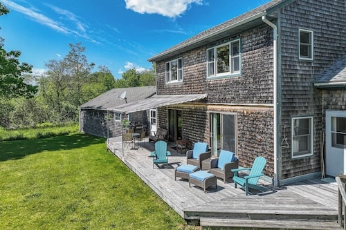 Waterfront stay with scenic deck, grill, smart TVs, shore access - dog-friendly