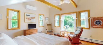 Waterfront stay with scenic deck, grill, smart TVs, shore access - dog-friendly