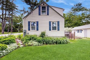 Exterior - Tranquil Seaside Cottage with Spectacular Views, Wifi & Washer/Dryer (Boothbay)
