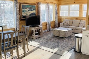 TV, fireplace - Cozy Lakefront Cottage with Stunning Views, Deck, BBQ Grill, and Outdoor Firepit (Newcastle)