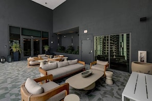 Terrace/patio - Luxury 1BR+Den Suite | Near Kaseya & Bayfront (Miami)