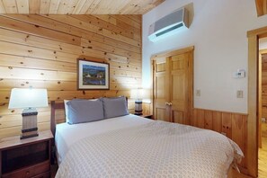 Iron/ironing board, free WiFi, bed sheets - Escape to a dog-friendly cabin w/streaming, kitchen, fireplace & nature nearby (Northport)