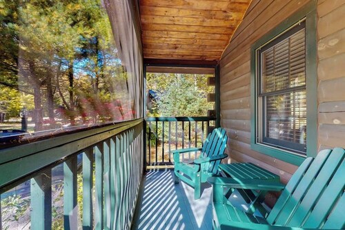 Escape to a dog-friendly cabin w/streaming, kitchen, fireplace & nature nearby