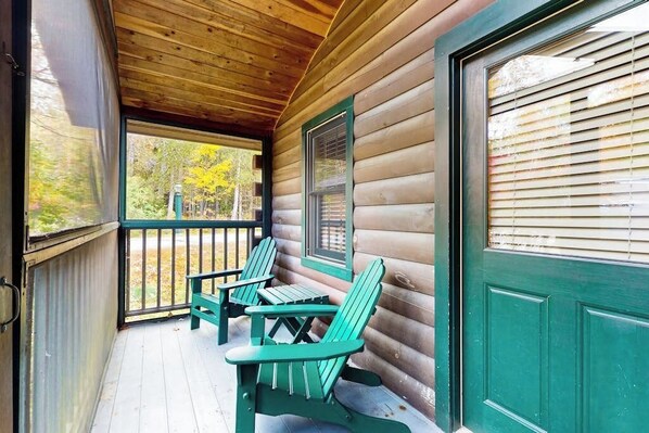 Property grounds - Adventure ready studio cabin with wooded views, fireplace, & AC (Northport)
