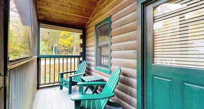 Adventure ready studio cabin with wooded views, fireplace, & AC