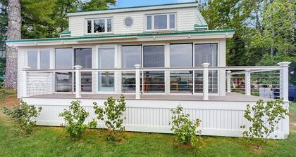 Charming Oceanfront Home with Stunning Water Views and Wifi
