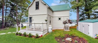 Charming Oceanfront Home with Stunning Water Views and Wifi