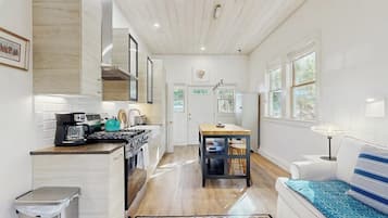 Fridge, oven, stovetop, coffee/tea maker
