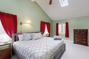Desk, iron/ironing board, travel crib, free WiFi - Charming Cottage with Ocean Views, Wifi, and Washer and Dryer (Bristol)