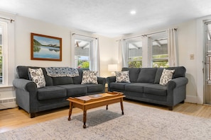 TV - Ledgewood 7 - Large home in Seal Harbor. Walk, hike, bike on trails right out your front door (Mount Desert)