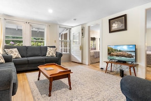 TV - Ledgewood 7 - Large home in Seal Harbor. Walk, hike, bike on trails right out your front door (Mount Desert)